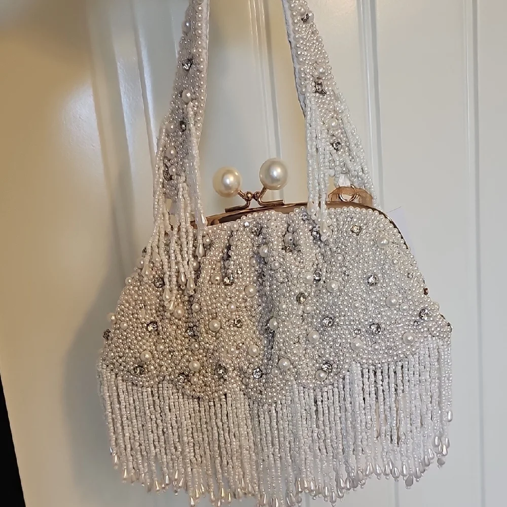 NWT VIRAL TIKTOK India Boutique Zhuu Pearl Beaded White Tassel Clutch